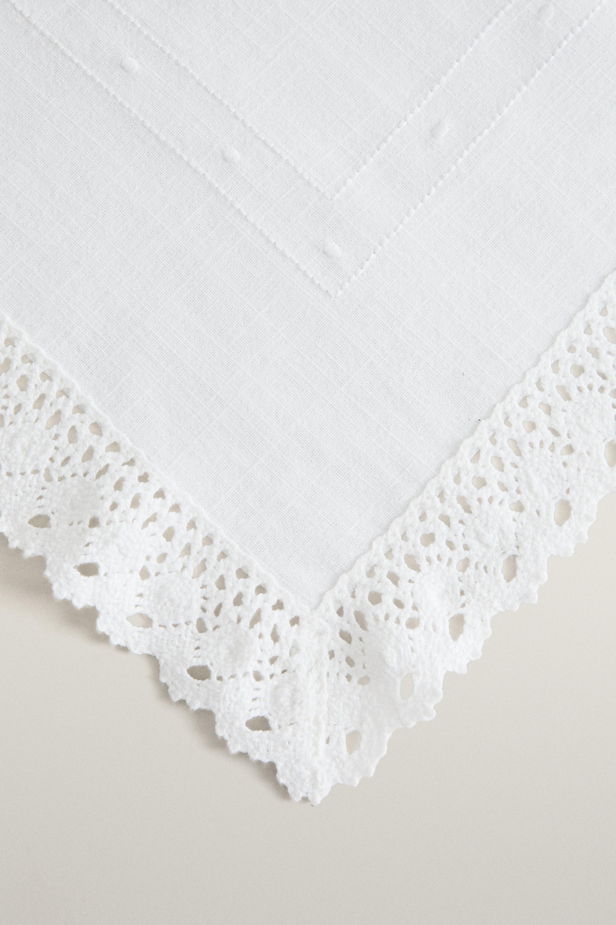 NAPPE COTON BRODÉE ET DENTELLE